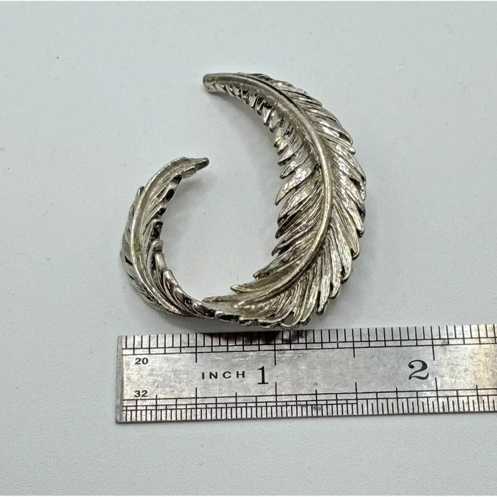 Feather Quill Vintage Mid-Century Brooch Pin Silver Tone Textured Detailed